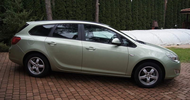 Opel Astra cena 26900 przebieg: 136000, rok produkcji 2011 z Kałuszyn małe 379